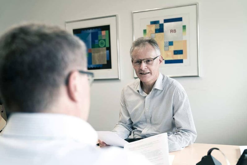 To personer til møde