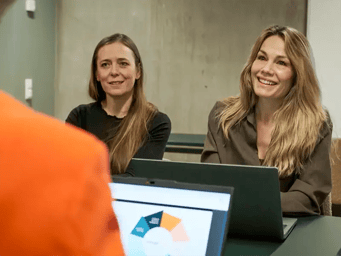 Card_AI gør os dummere, hvis vi glemmer det menneskelige