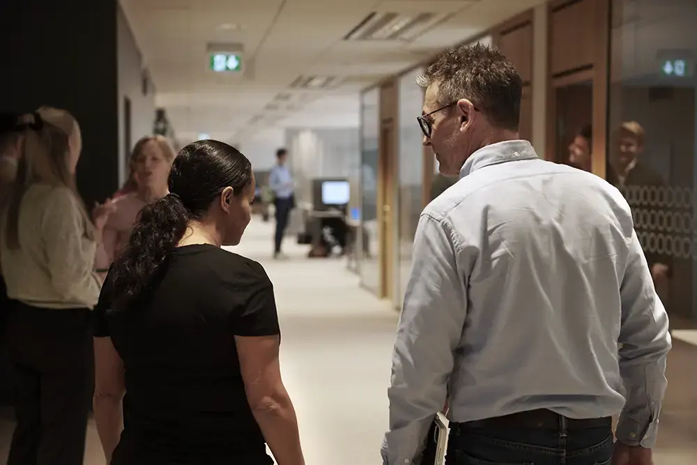 Personer taler om ligeløn