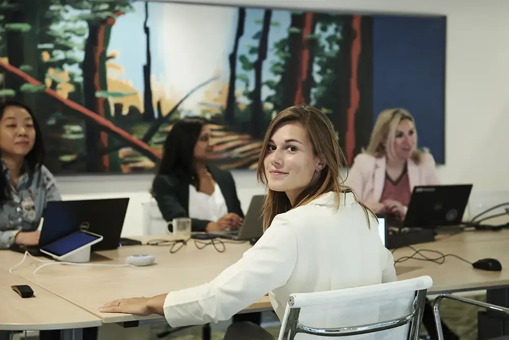 Personer taler om integrationer